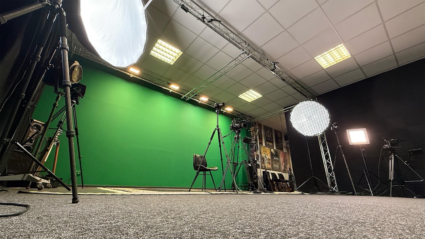 Green screen with lighting truss