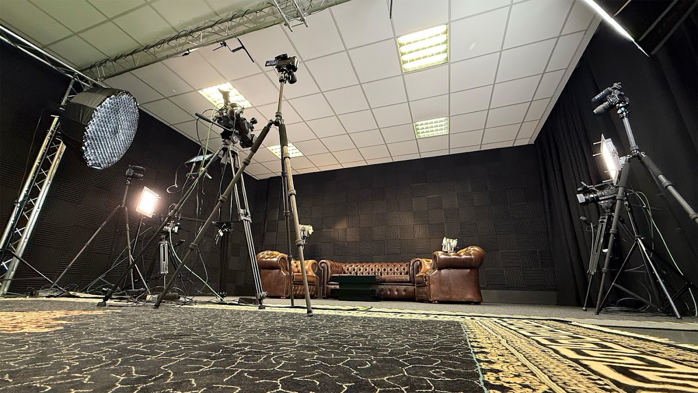 Wide shot of the hall